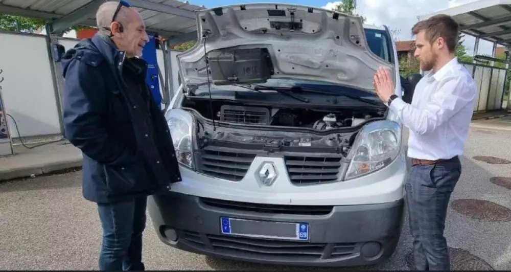 Livraison d'un véhicule utilitaire rétrofité en électrique par TOLV à la Métropole de Lyon